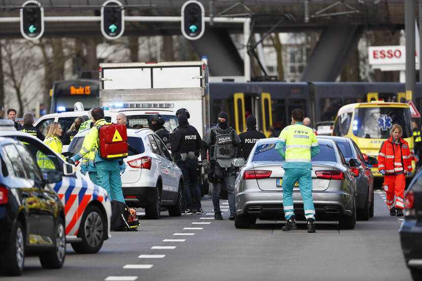 Hulpdiensten en politie bij tram in Utrecht, 18 maart 2019